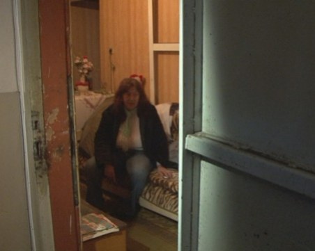 Изкараха на сила пенсионерка и болния й син от жилището им в Пловдив