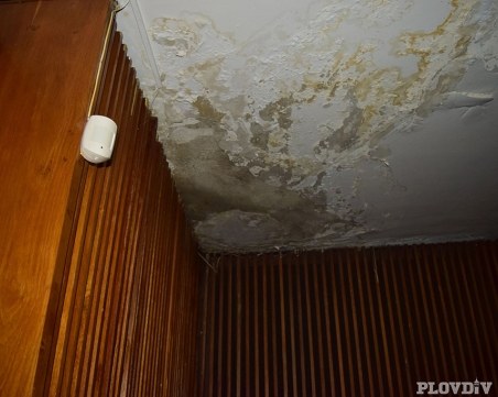 Мощен теч в Концертна зала в Пловдив спря репетиция