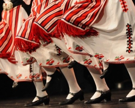 Празник днес в Маноле! Именниците извиват дълго хоро