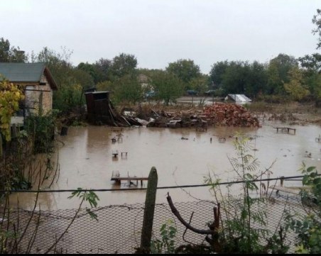 Продължава бедственото положение в Бургаско, ден на траур в Камено СНИМКИ