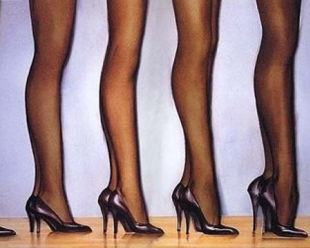 Защо мъжете си падат по дългокраки жени?