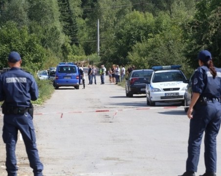 Апаши нахлуха в кметството на Баня