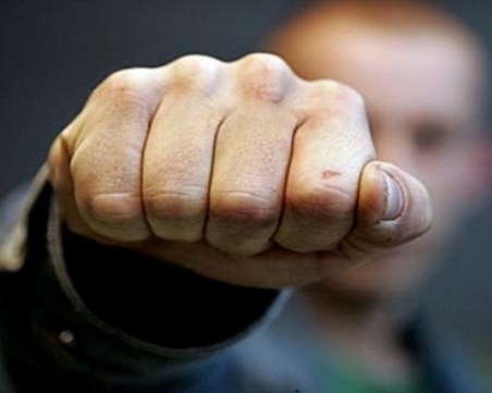 Бандит нападна пловдивчанин на улица в Кючука, отмъкна му чантата