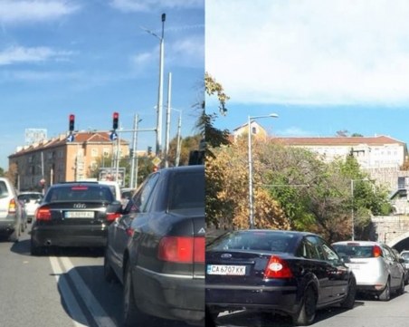 Лека катастрофа затапи движението на кръстовището на Чифте баня