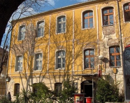 Започва възстановяването на Жълтото училище в Пловдив