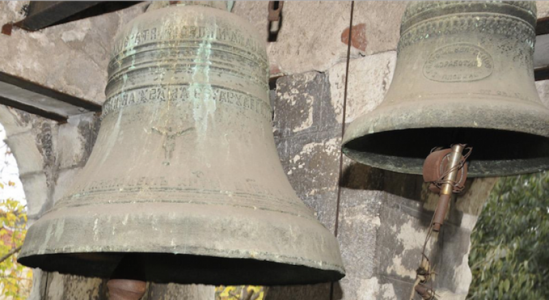 Безбожници задигнаха камбана от параклис