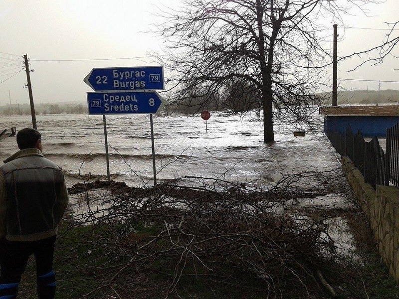 Роми мародери започнаха да грабят наред в наводнените села в Бургаско