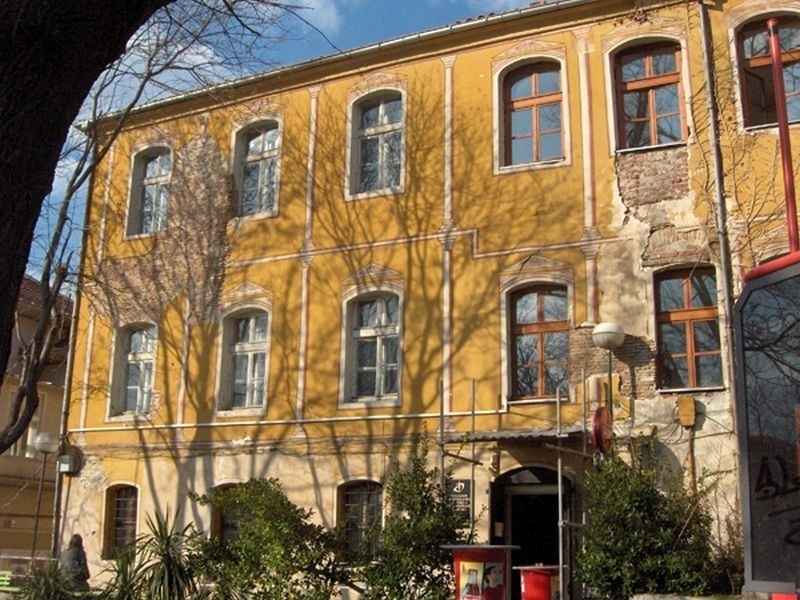 Започва възстановяването на Жълтото училище в Пловдив