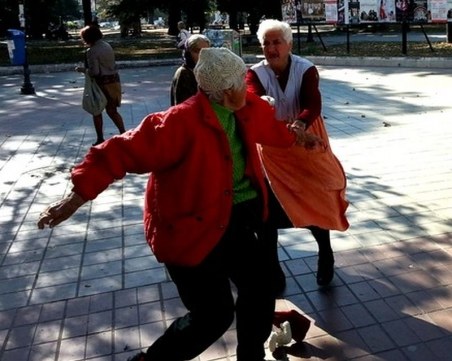 Комичен инцидент: Баби се сбиха заради... парче свинско месо