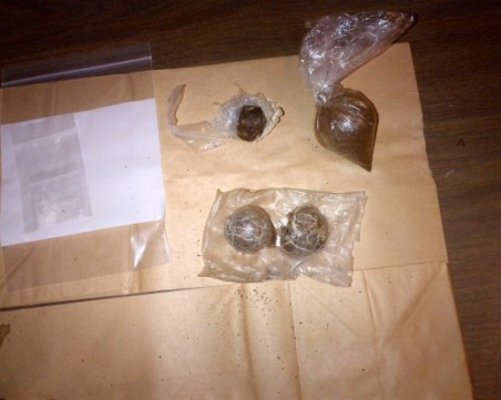 Криминална откри хероин и канабис в къща на 59-годишни съпрузи в Септември