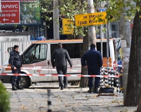 Намериха тялото на млад мъж в двор на кооперация в центъра на столицата СНИМКА