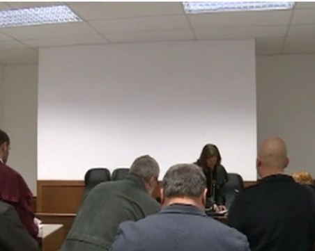 Полицай и общински служител замесени в схеми за имотни измами