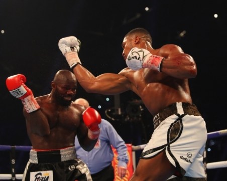 Джошуа е вкарал три пъти повече точни удари от Такам
