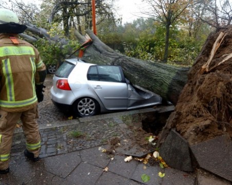 Извънредно положение в Берлин и инциденти в Чехия заради силни бури