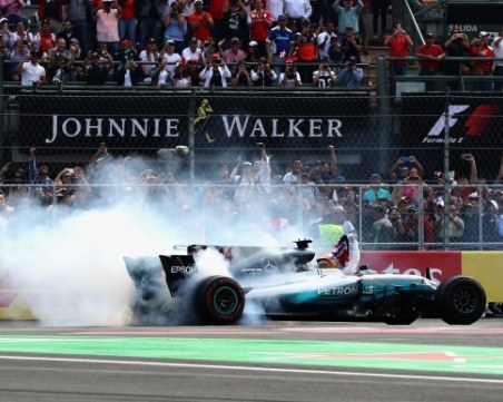 Люис Хамилтън с 4-та титла във Формула 1