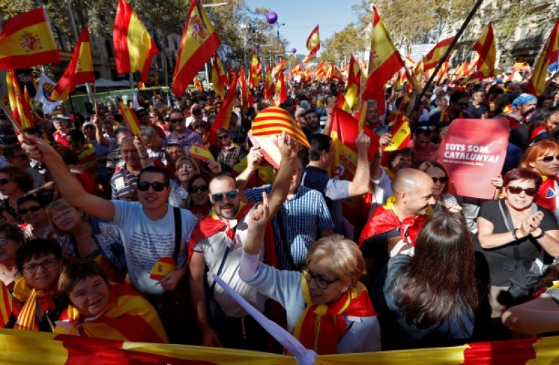 Протестиращите в Испания искат затвор за каталунския лидер СНИМКИ