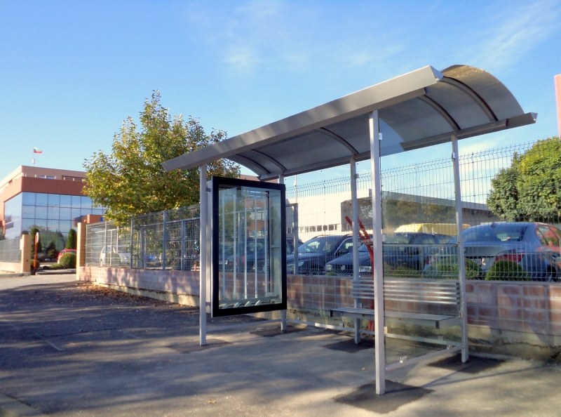 12 нови автобусни спирки поставиха в Пловдив, подготвят още СНИМКИ