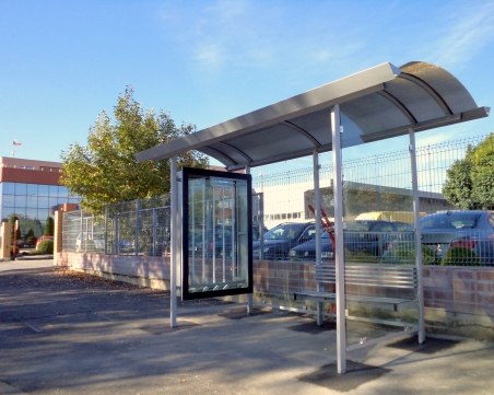 12 нови автобусни спирки поставиха в Пловдив, подготвят още СНИМКИ