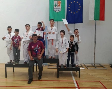 Фурор! Пловдивският клуб Гладиатор с 21 медала от 3 турнира СНИМКИ