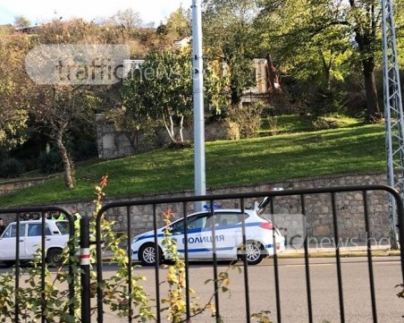 Кола помете две деца на 