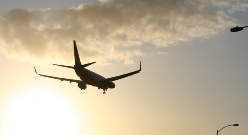 Български самолет се приземи аварийно на летището в София