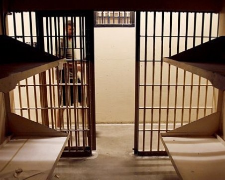 По четири години затвор за двете служителки на Пловдивското следствие, присвоили 200 бона