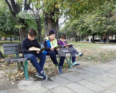 Будителите са живи! Трима малчугани събраха погледите в пловдивски парк