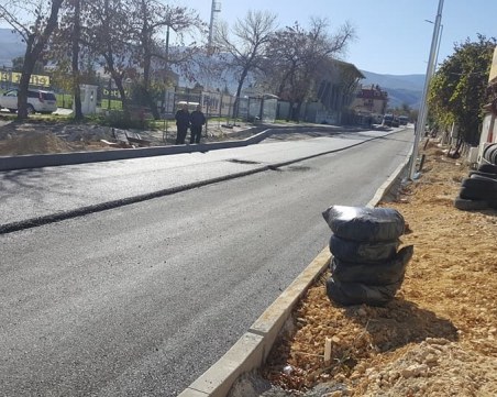 Коли потеглиха по Коматевско шосе, до дни режат лентата