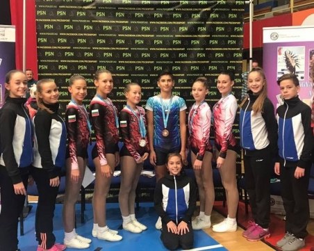 Пловдивските надежди в аеробиката с 5 медала в Унгария СНИМКИ