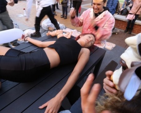 Веганско: Кръв, найлон и рязане на жена в центъра на София