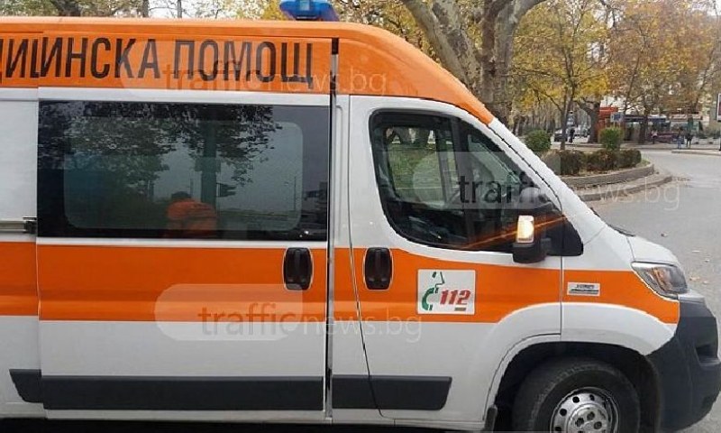 Верижна катастрофа в Пловдив: Автобус отнесе две коли, има пострадали