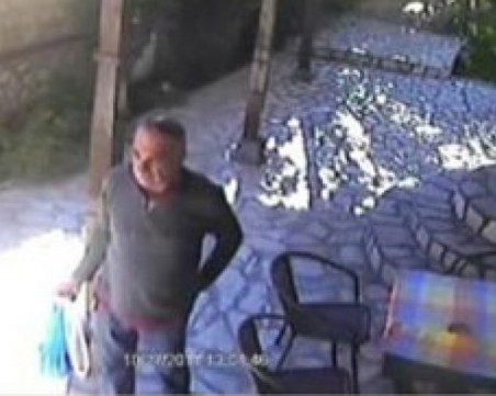 Будни граждани хванаха крадец, измамил десетки души ВИДЕО