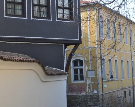 Днес започва дългоочакваният ремонт на Жълтото училище в Стария град