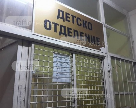 Майката на починалото бебе в Асеновград потрошила стъклата в отделението ВИДЕО