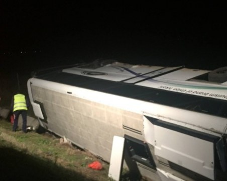 Няма и следа от шофьора на катастрофиралия автобус на Тракия