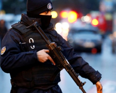 Опасност от терористична атака блокира мол в Истанбул