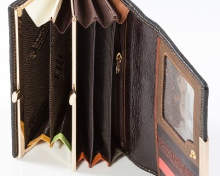 Пловдивчанката Анна Николова е загубила портмонето си! Намирали ли сте го?