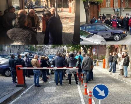 Протестиращи искат оставката на зам.-кмета Велев заради Стария град ВИДЕО