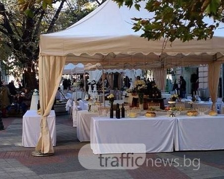 Вдигат голяма сватба пред Халите, автобус заседна в Капана