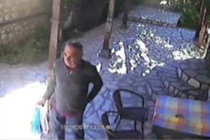 Будни граждани хванаха крадец, измамил десетки души ВИДЕО