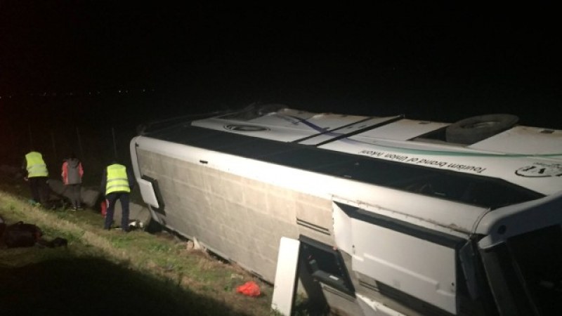 Няма и следа от шофьора на катастрофиралия автобус на Тракия