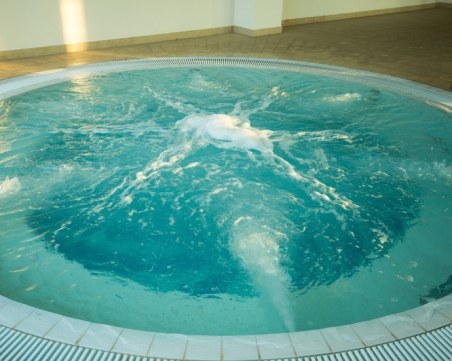 Пореден случай на засмукано в джакузи дете