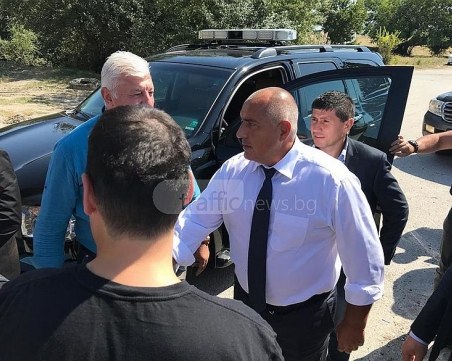 Премиерът спасява ранени при катастрофа на магистрала Тракия