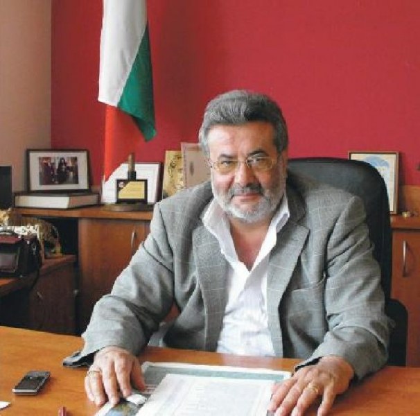 Искат оставката на кмета на Батак днес