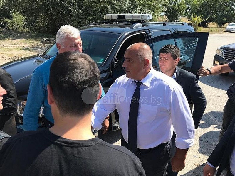 Премиерът спасява ранени при катастрофа на магистрала Тракия
