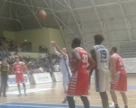 Академик Бултекс 99 уплаши шампиона, но рухна след почивката