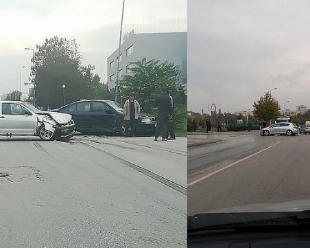 Две катастрофи в рамките на няколко минути на невралгични места в Пловдив СНИМКИ