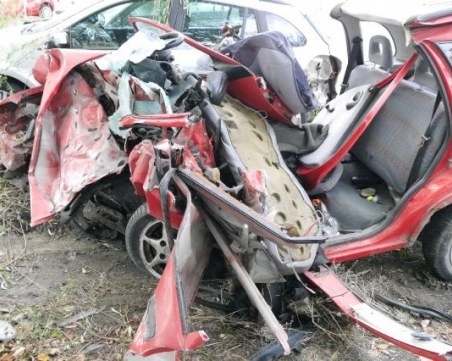 Мъж на 32 години и действащ кмет загина при тежка катастрофа СНИМКИ