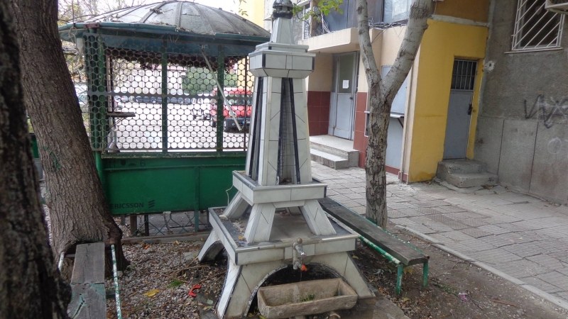 Айфеловата кула събира погледите в Кючука, а от нея тече… вода СНИМКИ