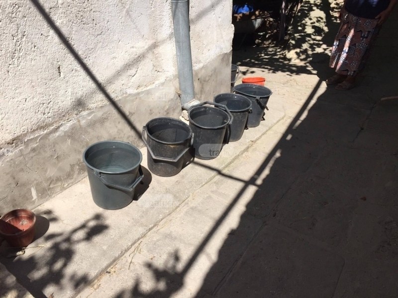Пълнете кофите! Стотици остават без вода в центъра на Пловдив